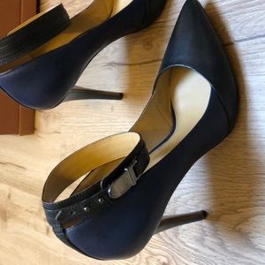 Bicolored Coach pumps
